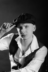 MagdalenaBlachuta sesja męska studyjna z wężem z pytonem portret męski akt męski nagość męska sesja męska studio