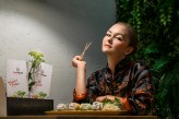 zorza Makijaż: Magda Sosnowska (https://www.facebook.com/magdasosnowskamakeup/)
Zdjęcia: Aga Star Photograph (https://www.facebook.com/AgaStarPhotography/)
Wnętrze: Sushi Kushi Łódź Górna, Łódź, ul. Śląska 54 https://www.facebook.com/sushikushigorna.widzew