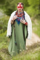 tafel_foto Sesja stylizowana na lalki motanki
Modelka Hala Kurus
https://www.facebook.com/galakurus
Wieś Sukiel w Karpatach Ukraińskich
Maj 2022