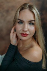 Piotr937 Miejsce: Studio-Atelier, Rozbórz, 2025
Pracownia fotografii studyjnej - własna. Scenografie i ustawienia autorskie.
Modelka:: Karina, IG: @k.czerniecka
Osoby zainteresowane podobnymi sesjami zapraszam do kontaktu – IG: @haditpk
