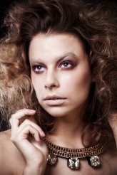 natalkacha modelka: Paulina Mikołajczak
mua/hair: Natalia Charłan

publikacja: Make Up Trendy