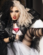 marco87cz Cruella 
Mod:
https://www.instagram.com/mary__jey24/
MUA: 
https://www.instagram.com/red.glow.beauty/