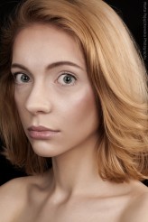 meel Modelka: Anna Karpińska
Make-up: Magdalena Głowala-Kowalska
Foto i retusz: Marta Pajączkowska Photography
Chorzów, 20.02.2016r.