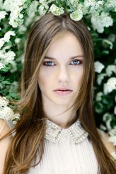 izuleec Modelka: Magdalena Kossewska / HOOK Stylizacje: Sylwia Rabęda