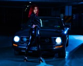 jakafotografia Marta i czarny Mustang.

