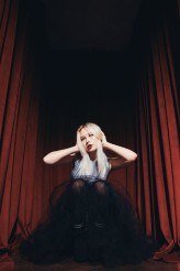 amizarova                             fotograf: @portretyibalety 
modelka: @amizarova 
projektanci: @tsunamifashiondesign @ps.fashion.design 
studio: @kolor_studio_fotograficzne            