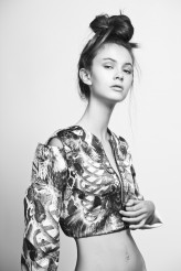 karolalata photo: Tatiana Hajduk

stylist: Patryk Patryk

mua: Karolina Łata

model: Julia / Mango Models