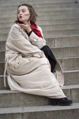 franciso Portret Julii na schodach przesyłającej &quot;buziaka&quot;