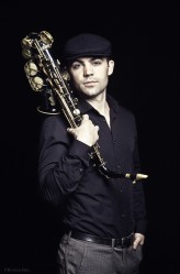 KrystianDe Ed Barker-sax 
http://www.edbarker.co.uk/index.php/news