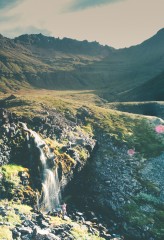 mishamartin Outdoor Nudes 6
Zalety Islandii - dużo samotnych wodospadów