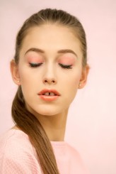 janett_makeup Pastelowy minimalizm
Makijaż, włosy, stylizacja - ja
Modelka - Malwina Kurzawa
Fotograf : Róża Kędzierska
