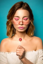Wilczynska_klaudia Makijaż inspirowany latami 80 i trochę słodyczy z pin up make up- różowe lateksowe oczy i usta i mega rozświetlona skóra.

Make up by me
Fot.: @sobieskaphotography