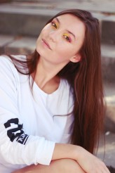mulieremala Fot: Paulina Cecuła
Model: Karolina Kowal.
MUA: Katarzyna Gąska - Katemakeup

Mocny makijaż w barwach żółci i różu :)