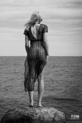Kilick                             Looking into the depths
#woman #kobiecość #sea #emotions #feelings #pose #sensual #curve #blackwhite #blonde #implied #intimate #sesjakobieca #beautygirl #morze            