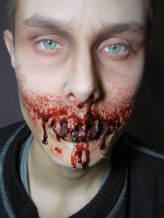 SzczudiMaluje Charakteryzacja poszarpana twarz/zombie

Model: Filip
Charakteryzacja: Agata Szczudlak