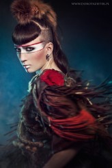 urzedowski Jedna z moich ulubionych fotografek - Dorota Ziętek wciela się w rolę szamanki podczas imprezy: Sexy Wild. Autorem stylizacji jestem ja sam, zdjęcie i makijaż wykonała sobie sama Dorota.
