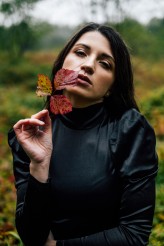 KKateWiS Sesja zdjęciowa w plenerze
Makijaż: Katarzyna Karpała Wizaż i Stylizacja
Zdjęcia: Magdalena Tarach Fotografia
Modelka: Bożena D-a