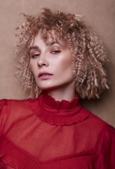 AdriannaPyrek LOOK BOOK 2018 dla L'Oreal Professionell
CUT&amp;COLOR : Sylwia &amp; Viru czesze HERY
MODEL : Adrianna Pyrek
FOTO : Weronika Kosińska 
MAKE UP : Joanna Wolff
STYLE : Kata Haratym