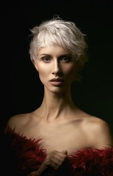 imagooo Fotografował: Jacek Malik
Pozowała : Anna Niczyporuk
Wizaż i stylizacja: Aneta Walczak
Podczas warsztatow fotograficznych Portret z Sagajem.
Organizacja: Akademia na Wilczej Studio Limetki