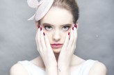 Kerroraina Fascynator: boZka
Photo: INVIDIA ME
MUA: Nika Make-up Artist
