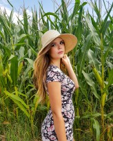 MagdalenaSoporek Sesja zdjęciowa na tle pola kukurydzy 