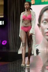 lkFOTO                             Model : Tina Uwase
Inst: @tinauwase_
Wydarzenie/event: Fashion Week pokaz/show bielizny Change Lingerie            