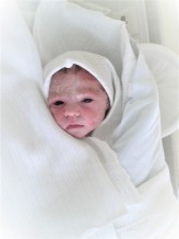 Keler-Foto Zaraz po urodzeniu :) . Mała piękność . Teraz   piękna Blondyneczka ... Waga :1,7 kg . Godz : 15,29 .