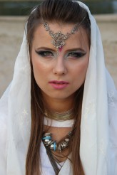 zielynska_p                             BOLLYWOOD

modelka: Emilia Kundzicz
makijaż i stylizacja: Zielynska_P
            
