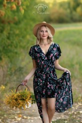 MasseO „Jesień zna jej imię — szepce je między źdźbłami nawłoci.”

Modelka : Aleksandra