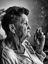 locter Moja babcia, lat 75, dużo pali...