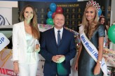 Miss_Warmii_i_Mazur Monika Ciołkowska - Miss Warmii i Mazur 2015 odbiera kluczyki od nagrody głównej w konkursie, samochodu Volkswagen UP Street w towarzystwie Miss Warmii i Mazur 2015