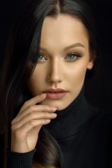 vouk Modelka: Dominika Dąbkowska

Fotograf: Bogusław Śm

Makijaż: Beata Bimc-Regucka

Warsztaty: Jacek Woźniak