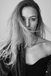 pokrzi Wbijajcie na teściaki! ;)
https://www.instagram.com/pokrzi/

Modelka: Dominika