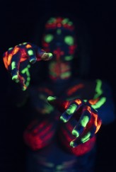 MaciejEmski Coś dla poruszenia zmysłów, delikatne kolorki uzyskane farbami fluorescencyjnymi, nagość i chęć pokazania głębi