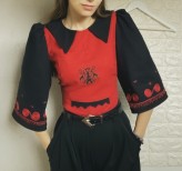 SzafranM Len 100%
Ręcznie haftowana- wzor ludowy biłgorajski
Ręcznie malowana- przedni panel na wzor ludowych wycinanek