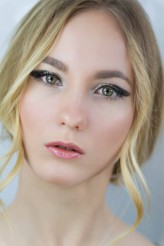 MUA_Kate Model: Karolina
Hair/Makeup/Photo: Me 