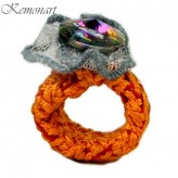 agata_kemona pomarańczowy pierścionek z popielatą koronką i kryształem SWarovski Elements w kolorze voolcano. Elastic ring. 