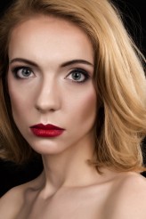 ankakaka Modelka: Anna Karpińska
Make-up: Magdalena Głowala-Kowalska
Foto i retusz: Marta Pajączkowska Photography
Chorzów, 20.02.2016r.