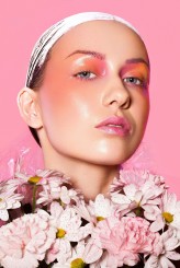mroowiec Fresh & Pink Explosion dla GLOW Mag

Fotograf/Retuszer: Natalia Mrowiec
Modelka: Anna Kubaczka
Make-up artist: Pamela Wilczynska
