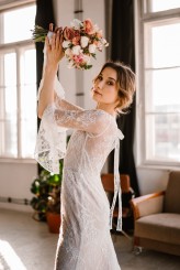 kasiabronk                             Fotografka: @monika.stepnnowska.fotografia
Kwiaty i dekoracje: @_dobrymotyw_
Suknie ślubne: @arttrendpl @annakaraofficial
Biżuteria: @pureforbrides
Mua i włosy: @stefimake_up
Papeteria: @studio.domowe
Miejsce: @luks.sfera            