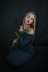 Piotr937 Miejsce: Studio-Atelier, Rozbórz, 2025
Pracownia fotografii studyjnej - własna. Scenografie i ustawienia autorskie.
Modelka:: Karina, IG: @k.czerniecka
Osoby zainteresowane podobnymi sesjami zapraszam do kontaktu – IG: @haditpk
