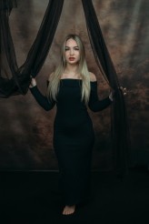 Piotr937 Miejsce: Studio-Atelier, Rozbórz, 2025
Pracownia fotografii studyjnej - własna. Scenografie i ustawienia autorskie.
Modelka:: Karina, IG: @k.czerniecka
Osoby zainteresowane podobnymi sesjami zapraszam do kontaktu – IG: @haditpk
