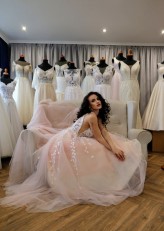 Made_of_magic_1                             kampania promocyjna salonu sukien ślubnych BRADA

FOTO: Szymon Nowrot 

IG: https://instagram.com/made_of_magic_1?utm_medium=copy_link            