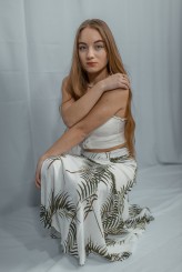 Piotr937 Miejsce: Studio-Atelier, Rozbórz, 2025
Pracownia fotografii studyjnej - własna. Scenografie i ustawienia autorskie.
Modelka: Iza D.  
Osoby zainteresowane podobnymi sesjami zapraszam do kontaktu – IG: @haditpk
