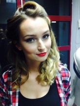 Katheryne Pin Up Girl - modelka fryzur dla salonu Damyan w Poznaniu.

MUA: Kamila Jechorek