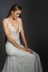 Marek_Zawadzki Model: Wiki
MUA: https://www.facebook.com/Izabelifryzurkimalunki/

Wedding Dress:
https://www.facebook.com/paulinamora.atelier
