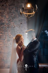 tetunio Krótka historia ślubna ubrana w taniec, który przyciąga do siebie dwojga ludzi: Oliwię i Aleksandra. Film dostępny na https://www.facebook.com/sacharscy.weddings/videos/356285635364674/