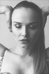 neyri                             Modelka-Ania Staszewska
MUA-Petit Piaf            