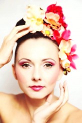 UltramarineMakeUp                             "Metamorfozy"
Modelka: Agata 
Wizaż,foto i stylizacja: ja
Fryzura: Patrycja Orędowicz            