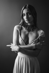 Outisbox                             @ave.estel            